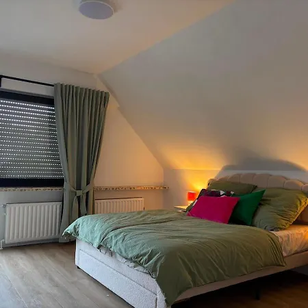 Wohlfuehlwohnung Mit Farbe Und Charme In *