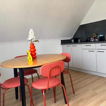 Wohlfuehlwohnung Mit Farbe Und Charme In Apartmán *